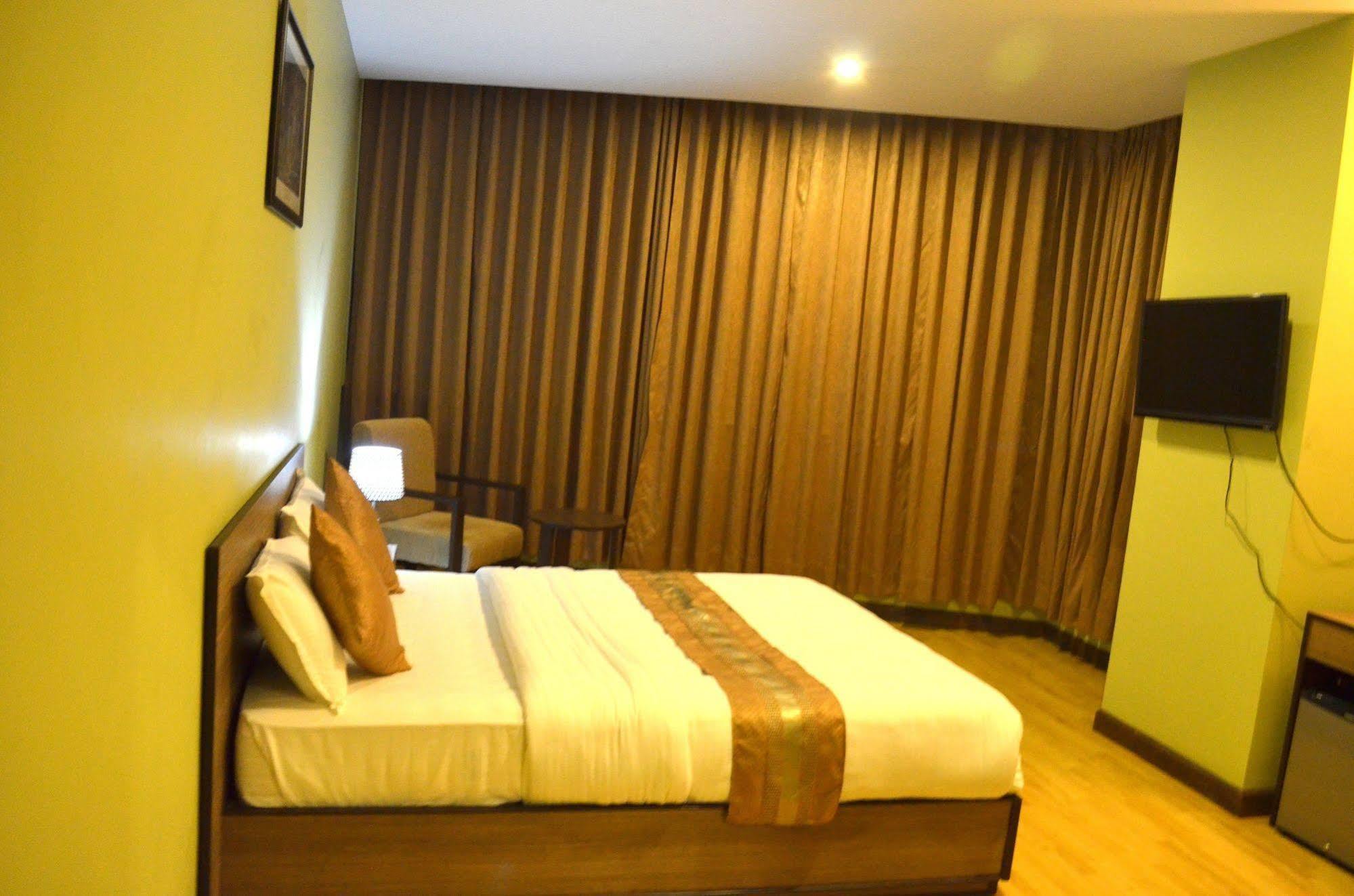 Hotel Regal Airport Catmandu Exterior foto